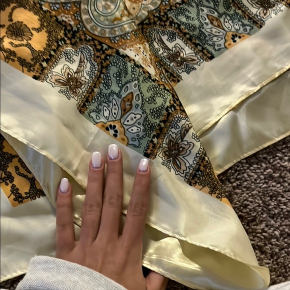 Elegant Paisley Silk Scarf - Picture 2 of 3
